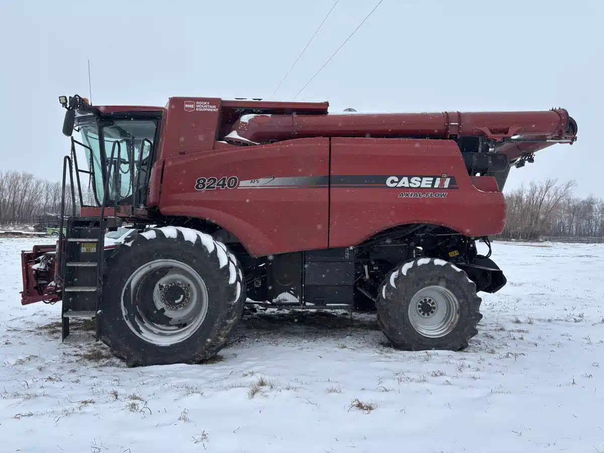 Gallery image 2 for 2016 Case IH 8240 Combine