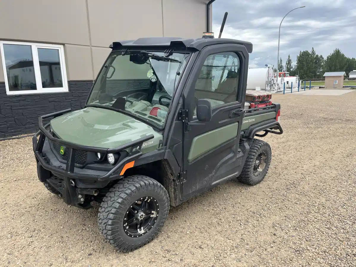 Gallery image 1 for 2023 John Deere XUV 835R Utility Vehicle