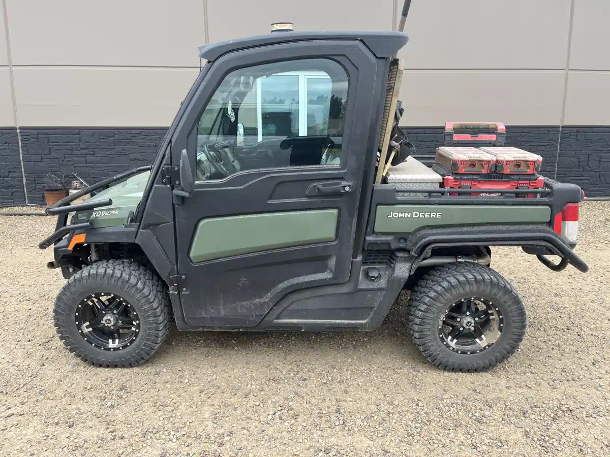Gallery image 2 for 2023 John Deere XUV 835R Utility Vehicle