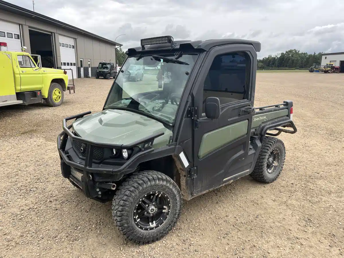 Gallery image 1 for 2023 John Deere XUV 835R Utility Vehicle