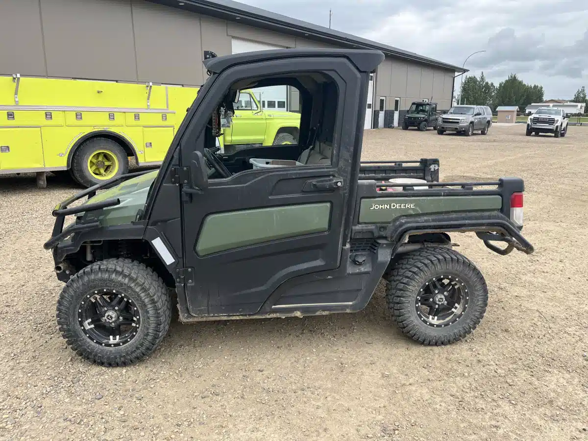 Gallery image 2 for 2023 John Deere XUV 835R Utility Vehicle