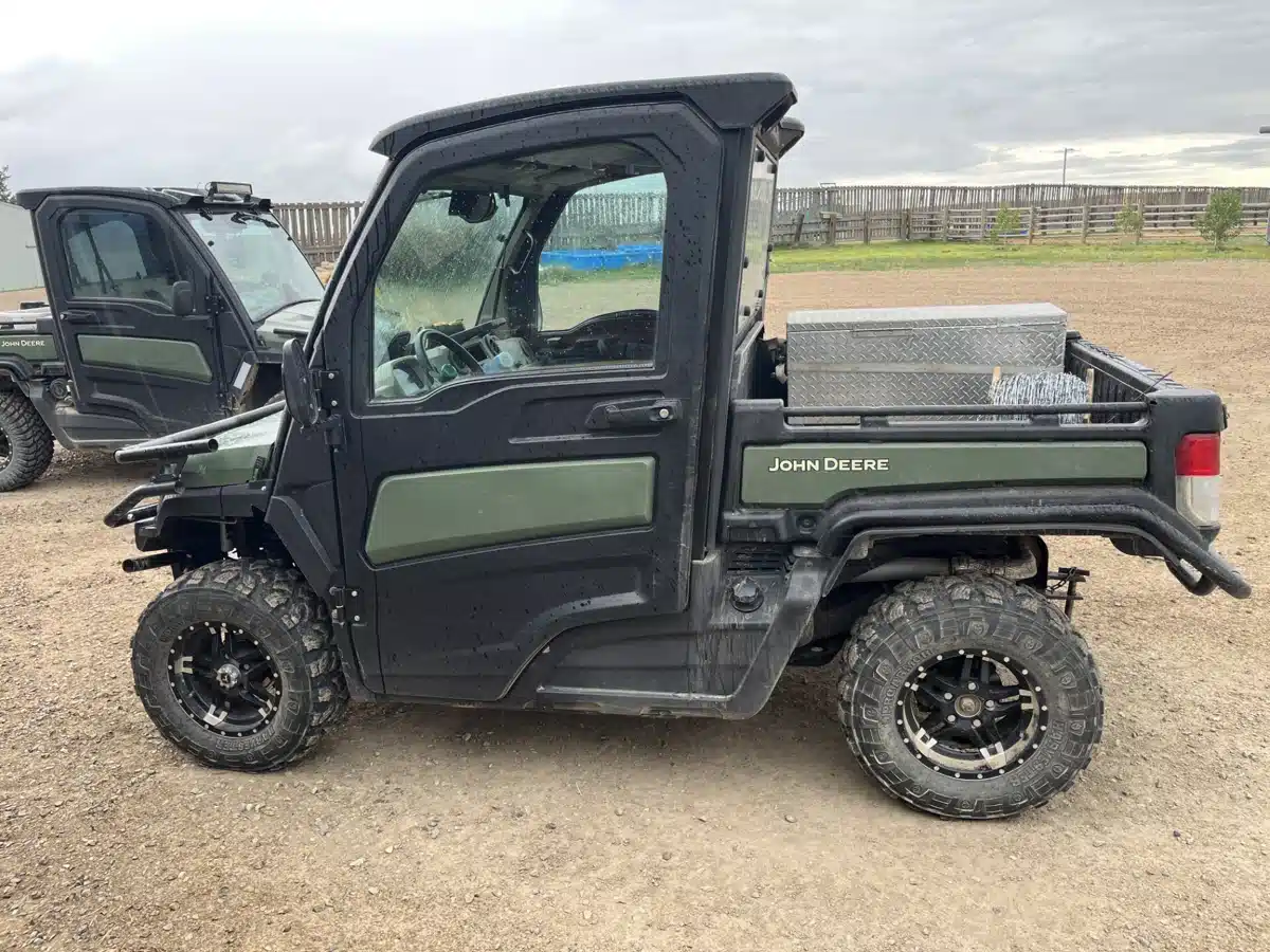 Gallery image 2 for 2023 John Deere XUV 835R Utility Vehicle