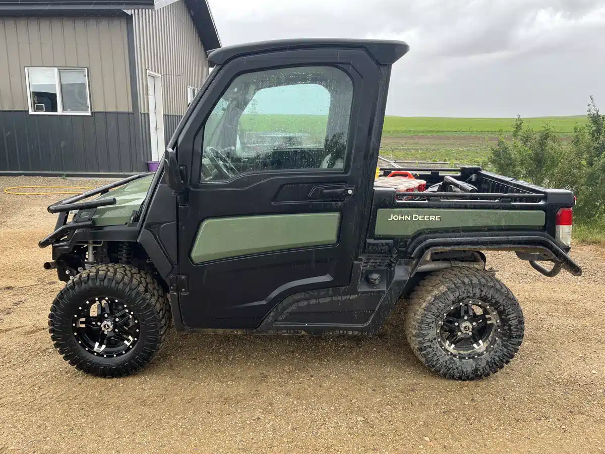 Gallery image 2 for 2023 John Deere XUV 835R Utility Vehicle