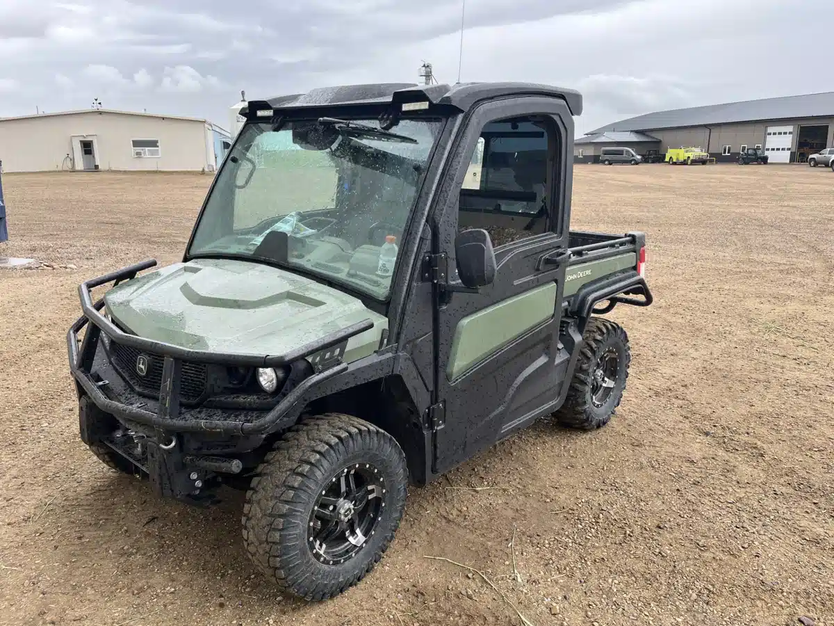 Gallery image 1 for 2023 John Deere XUV 835R Utility Vehicle
