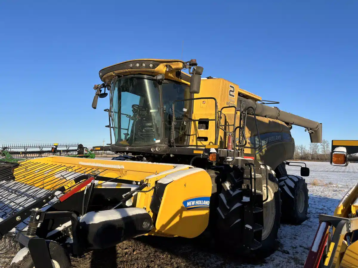 2021 New Holland CR9.90 Combine