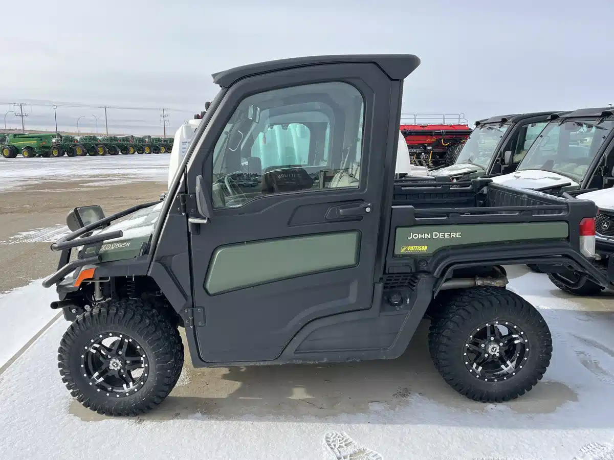 Gallery image 2 for 2023 John Deere XUV 835R Utility Vehicle