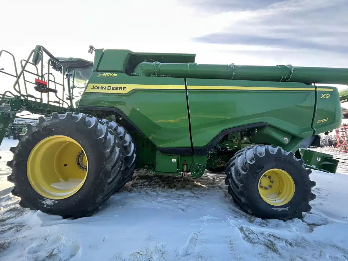 Gallery image 2 for 2024 John Deere X9 1000 Combine