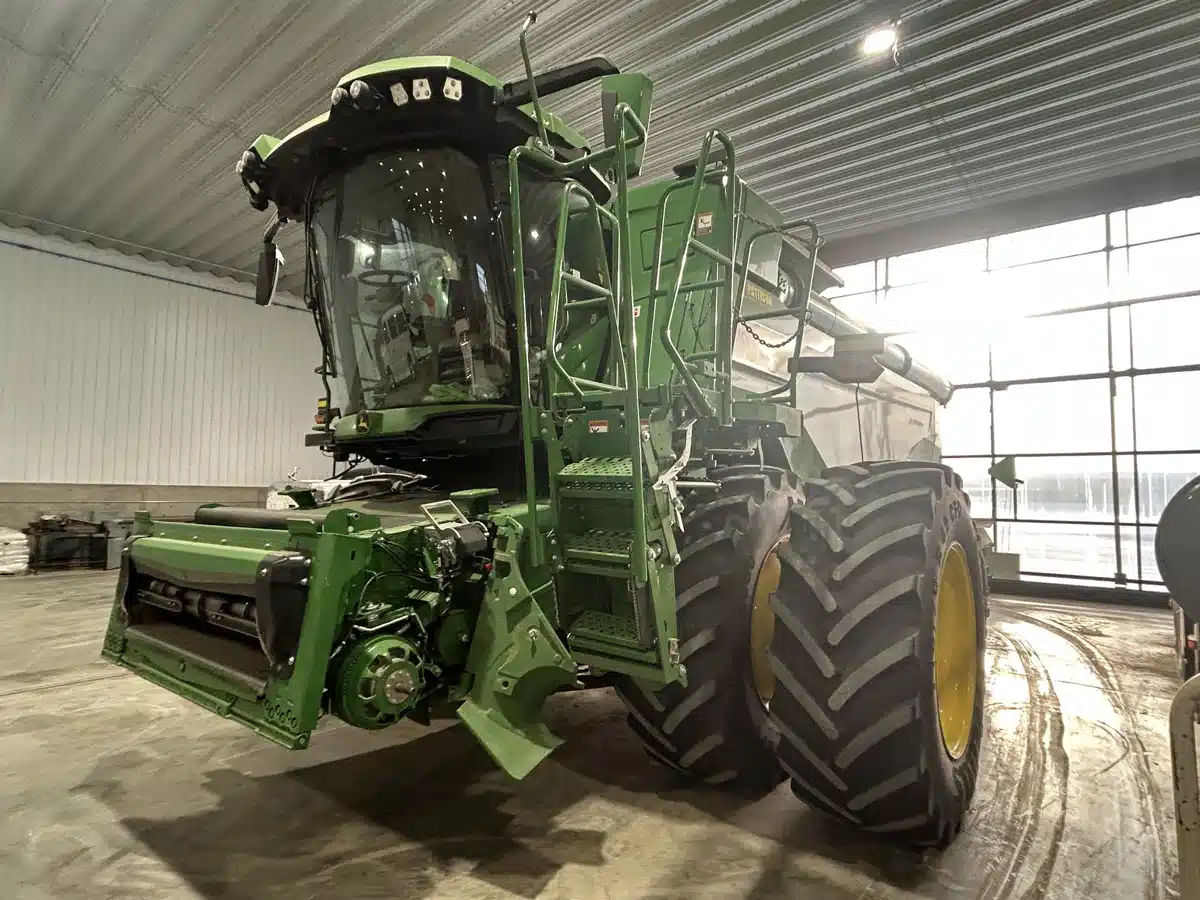 Gallery image 1 for 2024 John Deere X9 1000 Combine