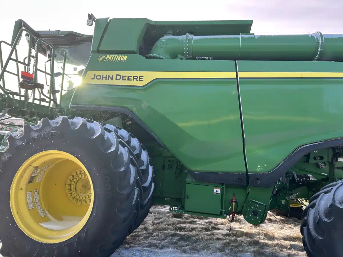 Gallery image 2 for 2024 John Deere X9 1000 Combine