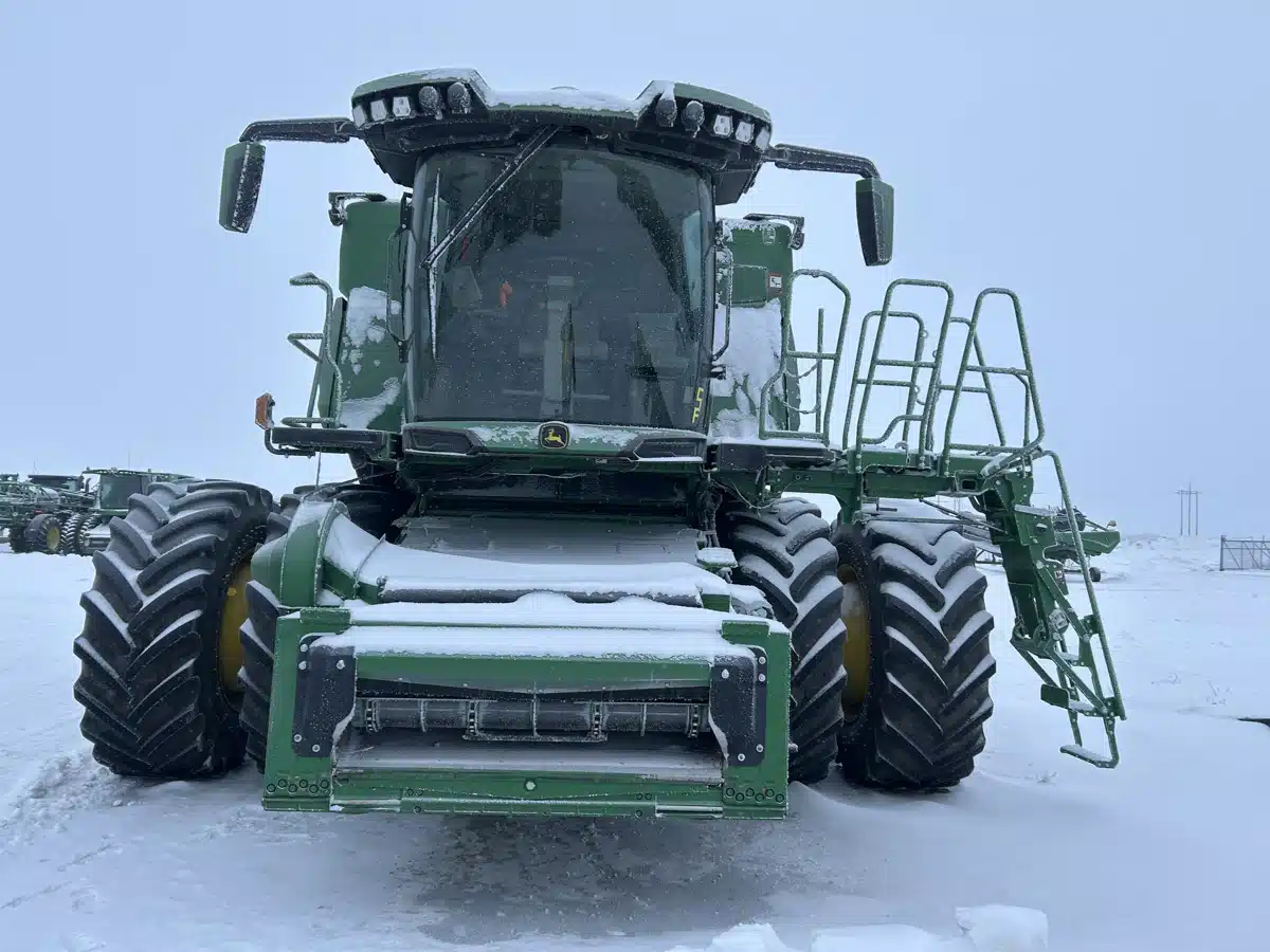 Gallery image 2 for 2023 John Deere X9 1100 Combine