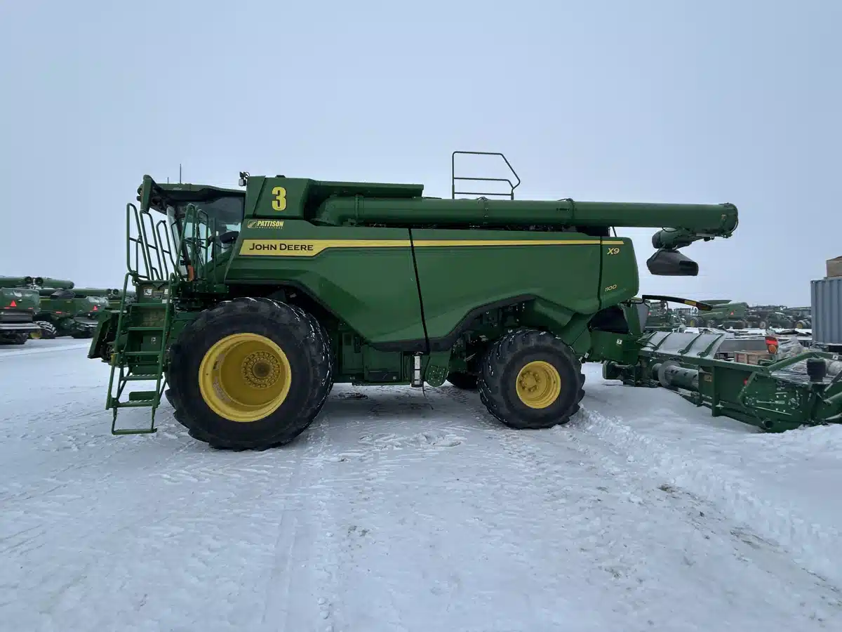 Gallery image 2 for 2023 John Deere X9 1100 Combine