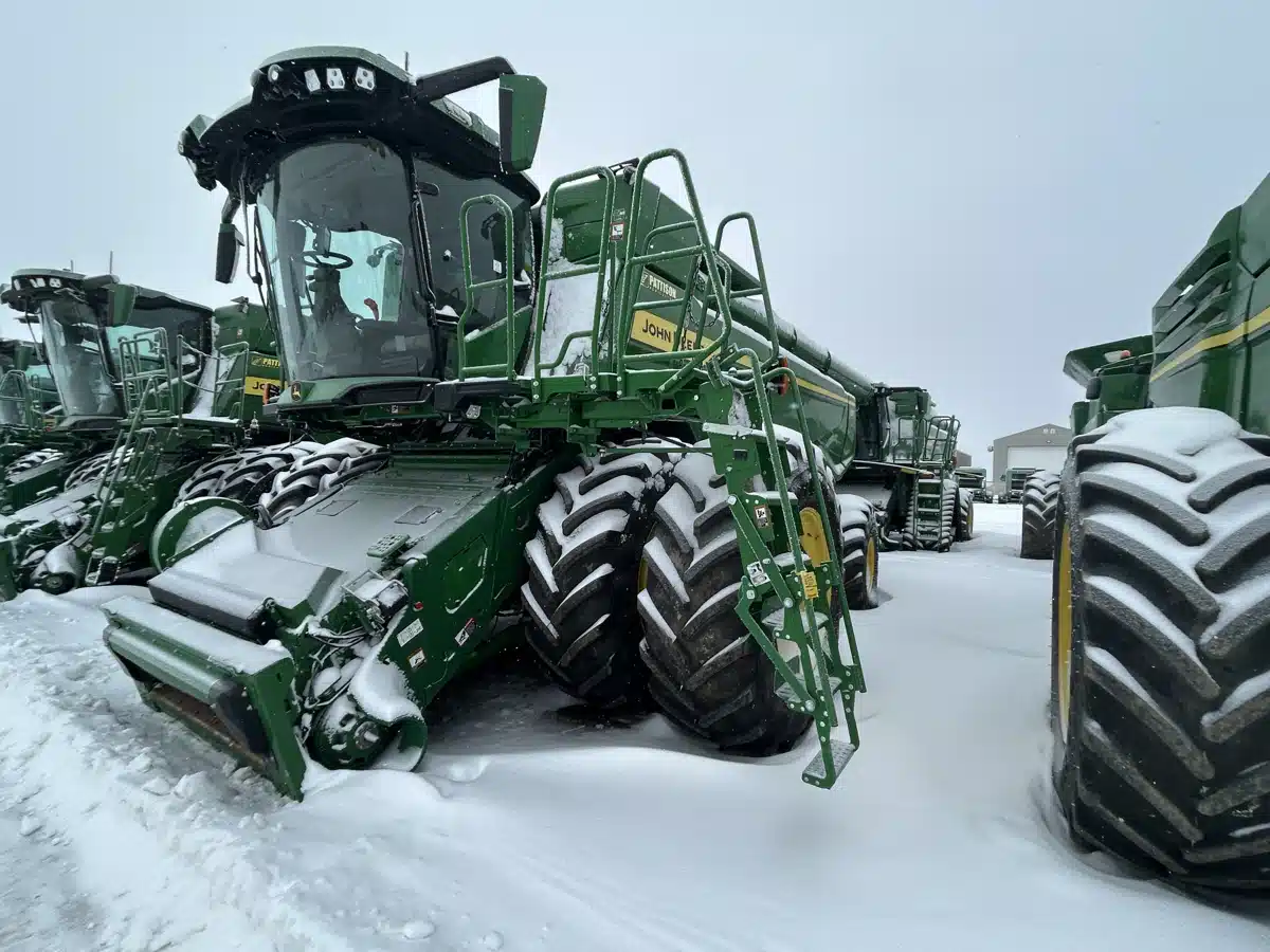 Gallery image 1 for 2023 John Deere X9 1100 Combine