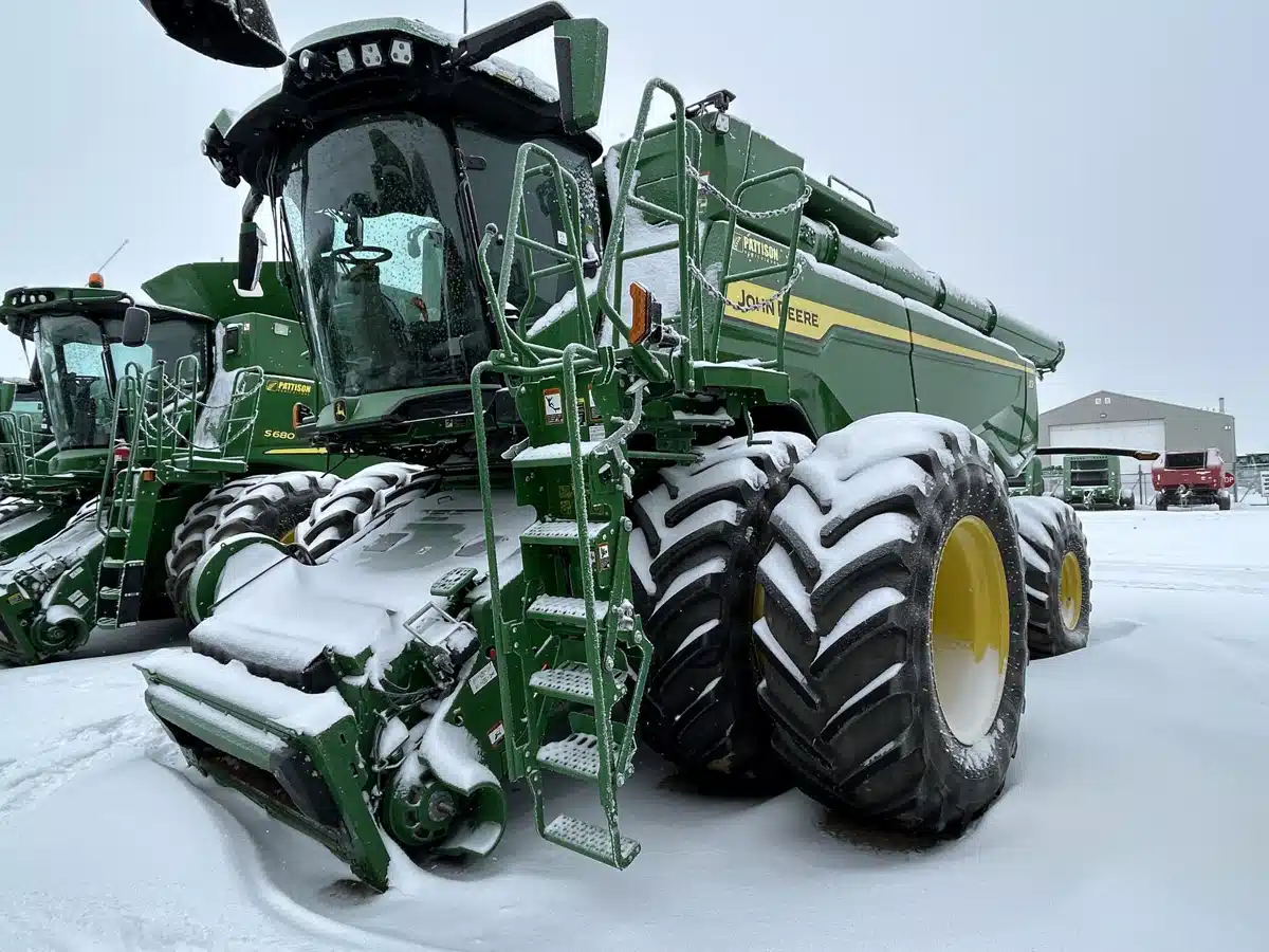 Gallery image 1 for 2023 John Deere X9 1100 Combine