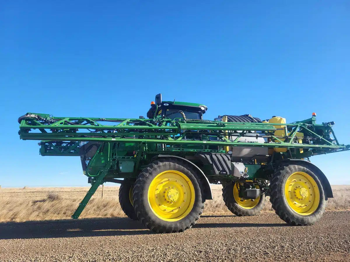 Gallery image 2 for 2018 John Deere R4045 Sprayer - Self Propelled
