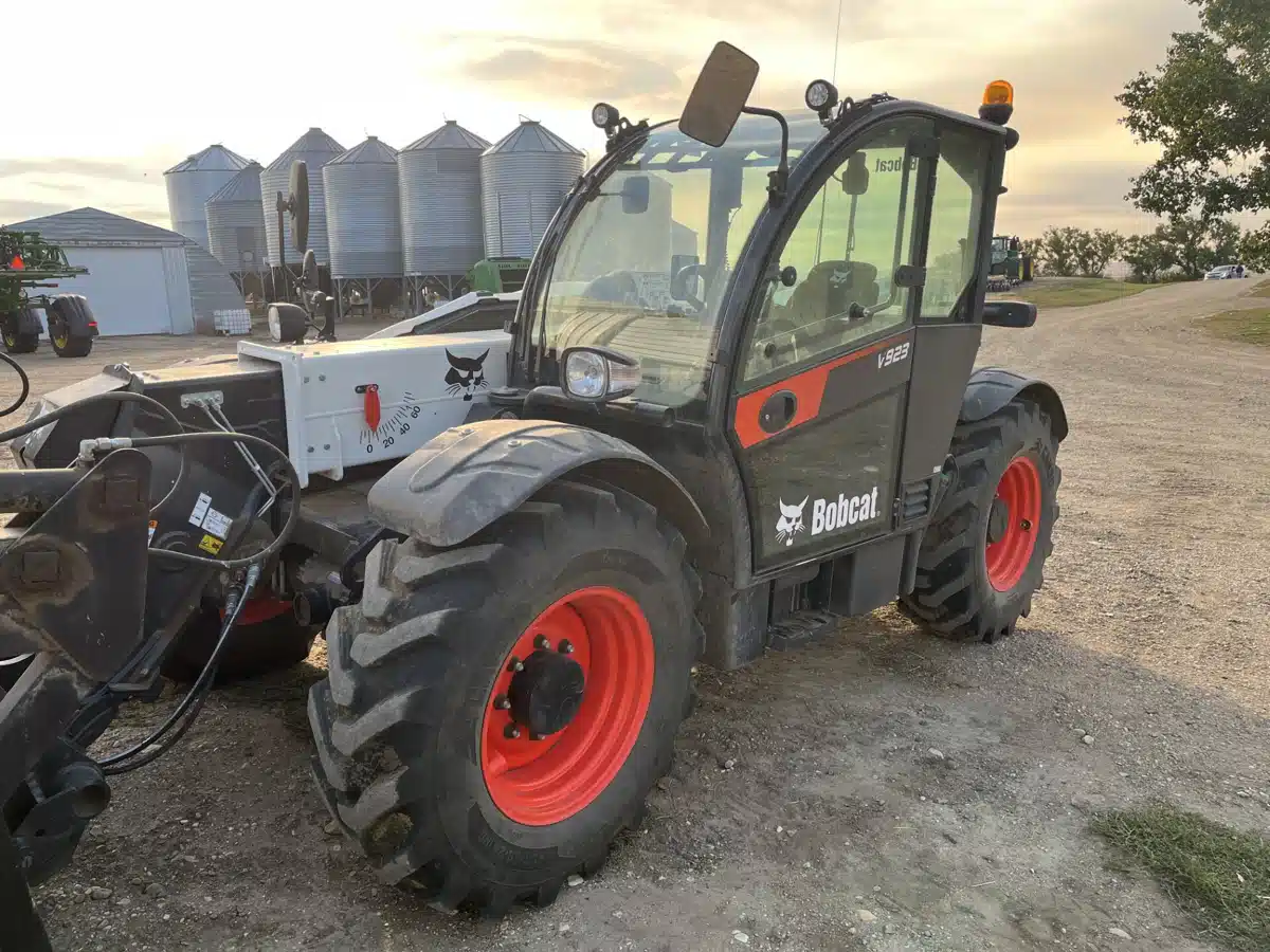 2021 Bobcat V923 TeleHandler