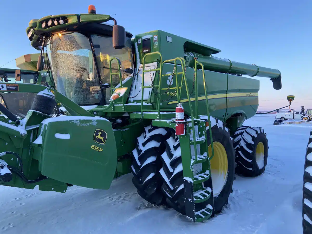 2016 John Deere S690 Combine