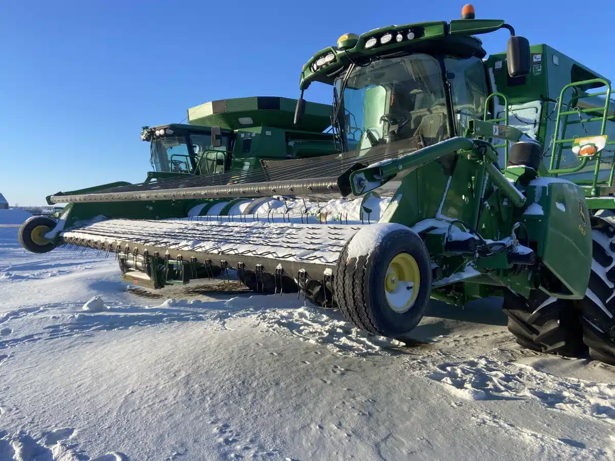 2016 John Deere 615P Header - Draper