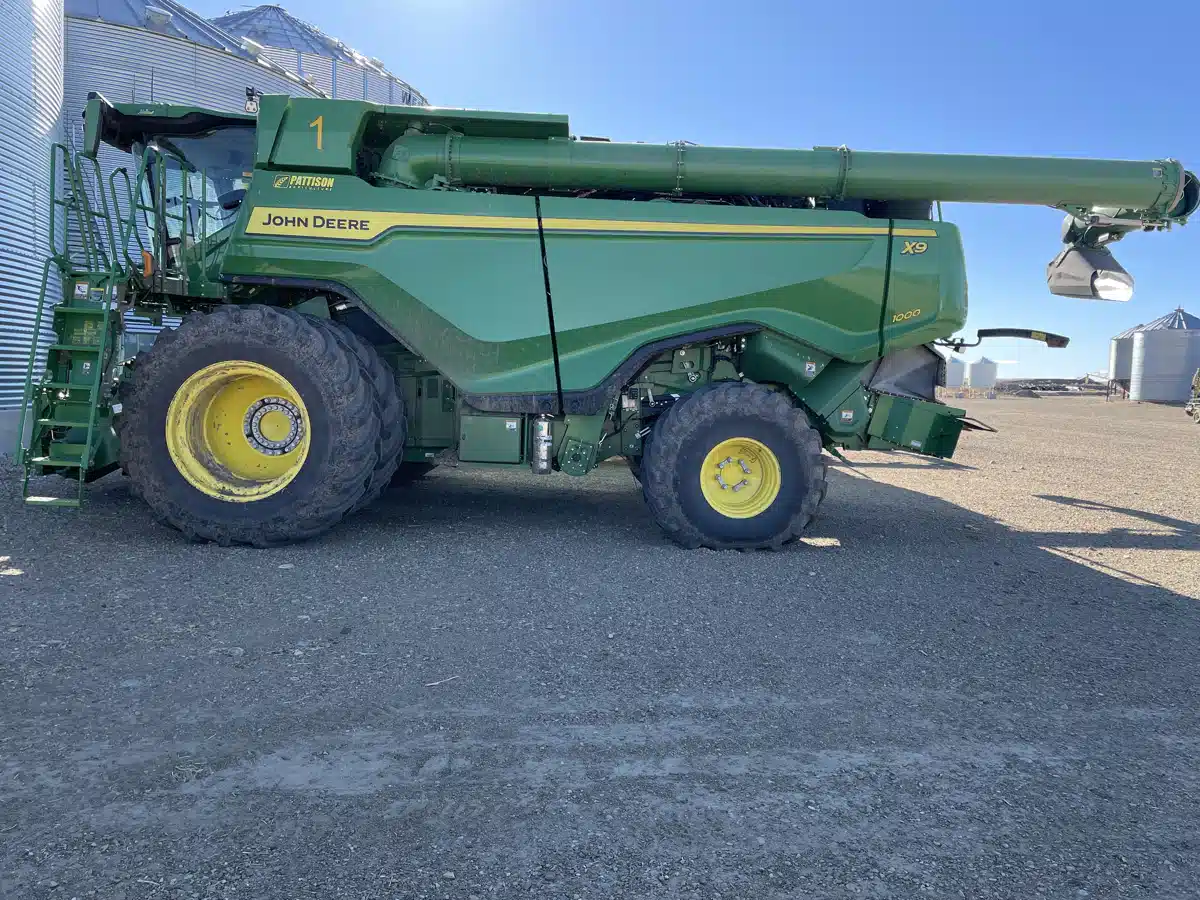 Gallery image 2 for 2023 John Deere X9 1000 Combine