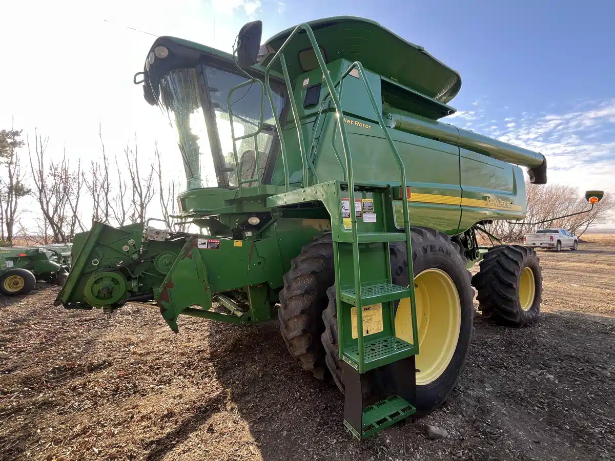 Gallery image 1 for 2006 John Deere 9860 STS Combine