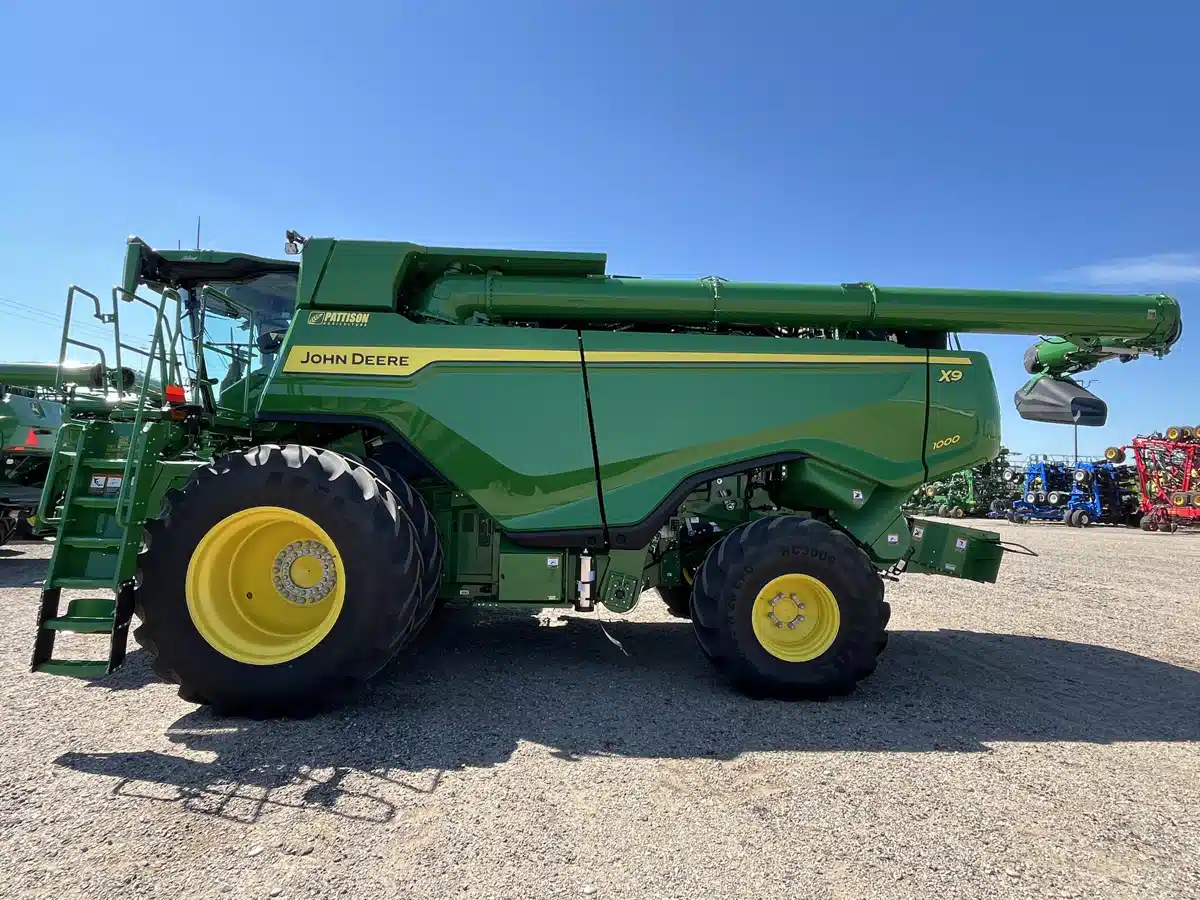 Gallery image 2 for 2025 John Deere X9 1000 Combine