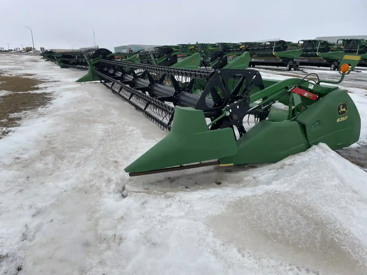 Gallery image 1 for 2018 John Deere 635 Header - Flex