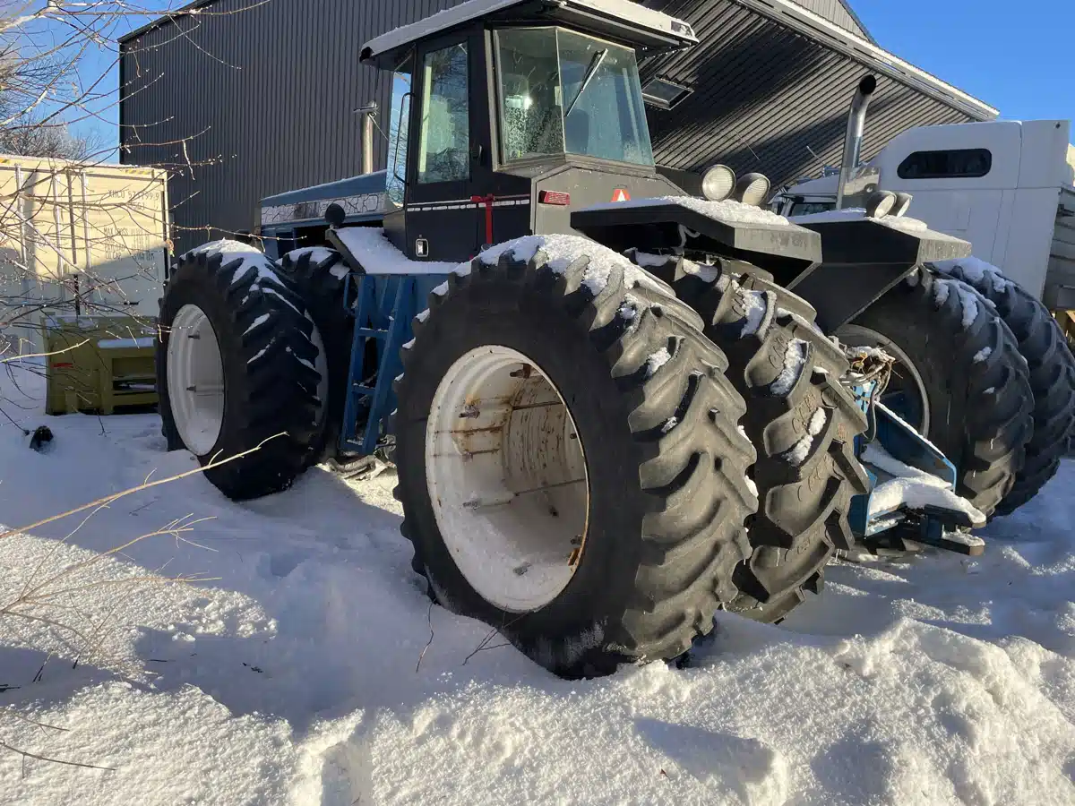 Gallery image 2 for 1990 Ford Versatile 876 Tractor