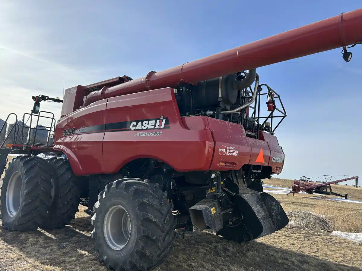 Gallery image 2 for 2018 Case IH 8240 Combine