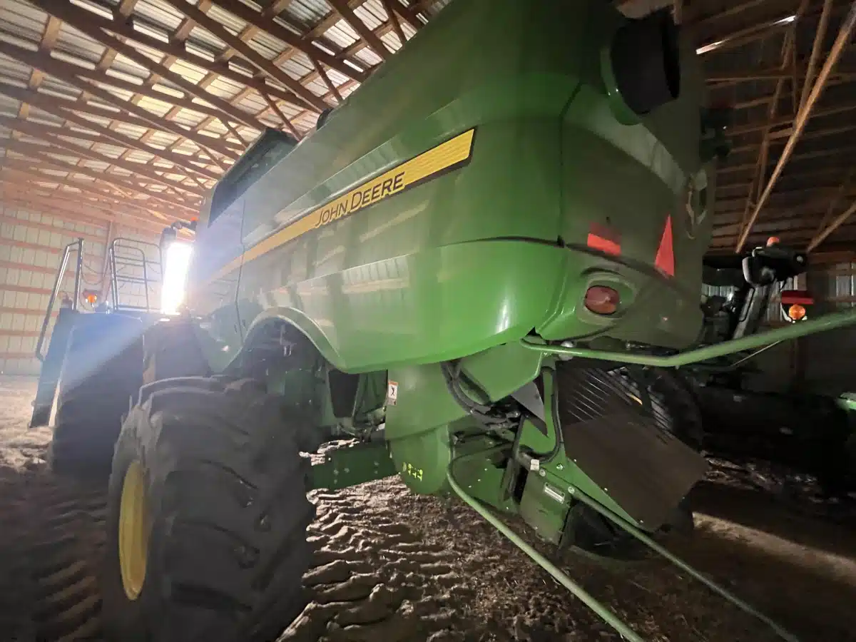 Gallery image 2 for 2018 John Deere S780 Combine