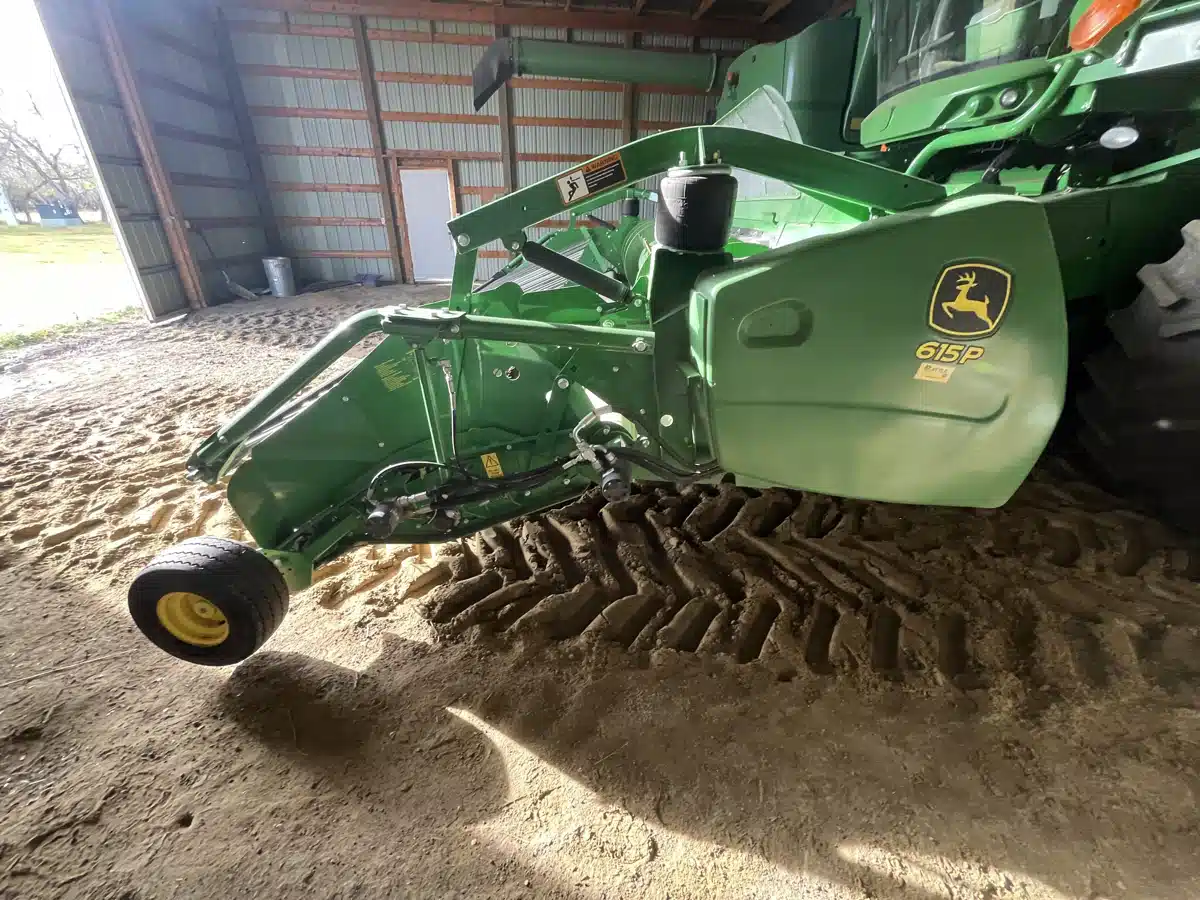 Gallery image 2 for 2018 John Deere 615P Header - Pickup
