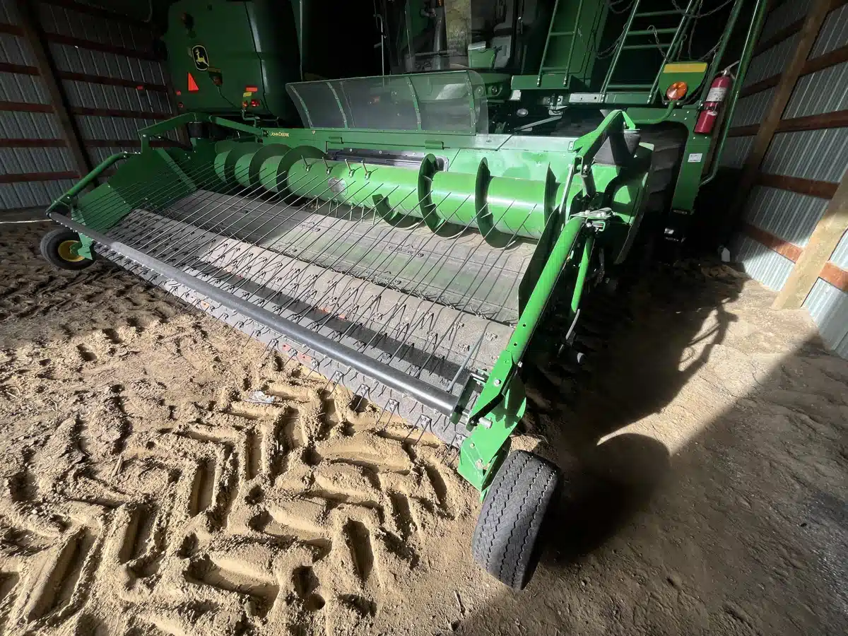 Gallery image 1 for 2018 John Deere 615P Header - Pickup