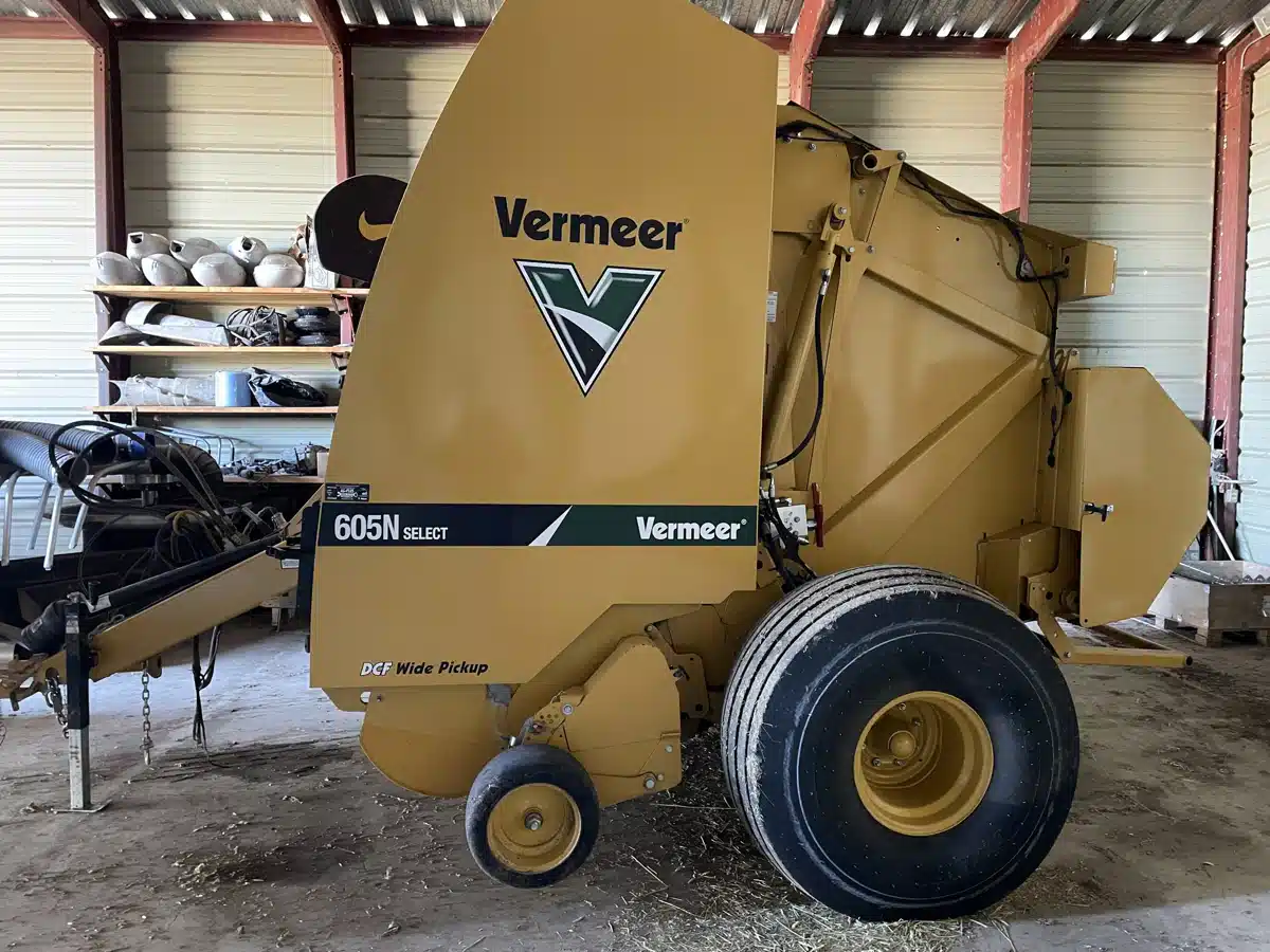 Gallery image 2 for 2024 Vermeer 605N Round Baler