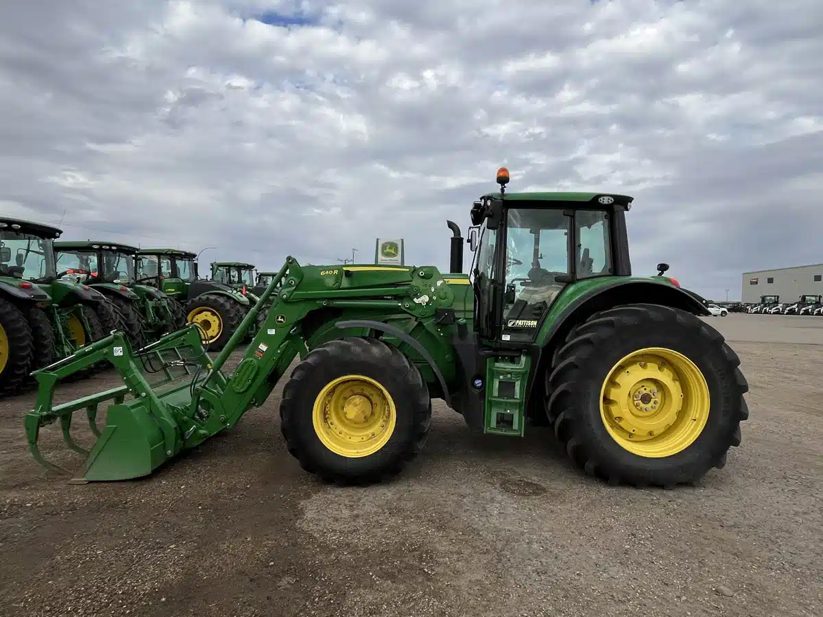 Photo de la Galerie 2 pour 2023 John Deere 6155M Tracteur
