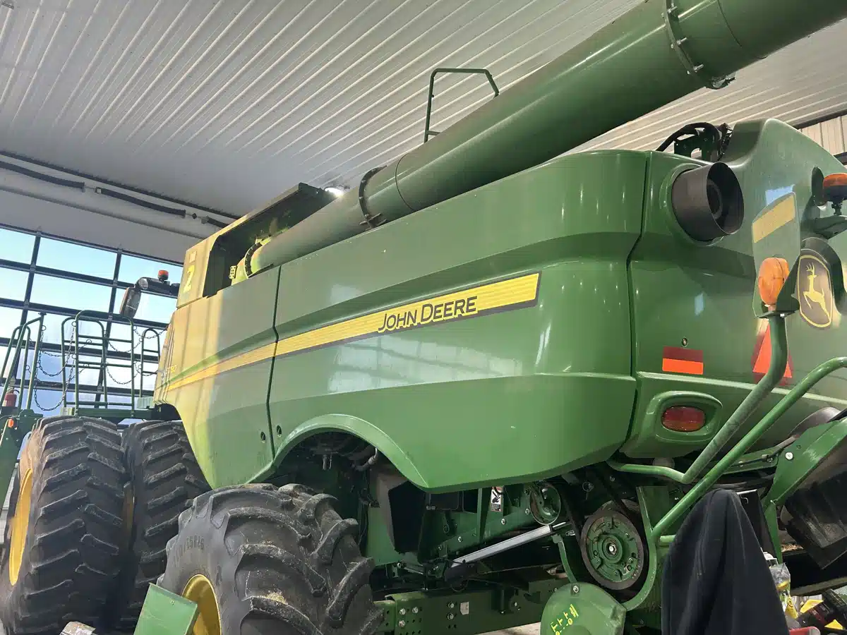 Gallery image 2 for 2018 John Deere S780 Combine