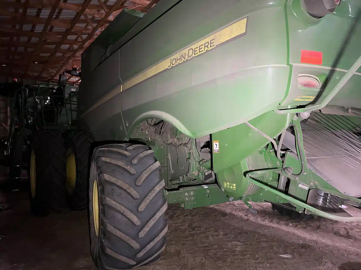 Gallery image 2 for 2014 John Deere S680 Combine