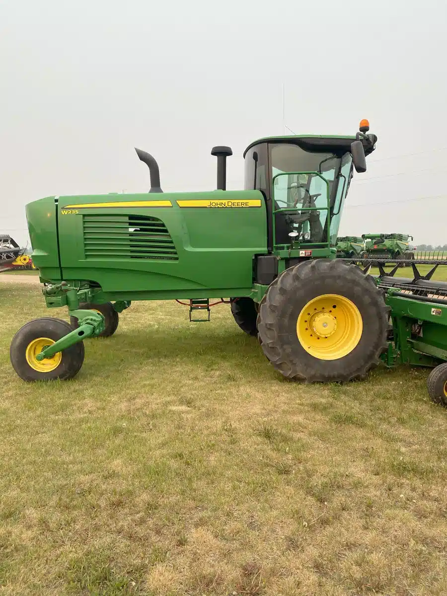 Photo de la Galerie 2 pour 2014 John Deere W235 Andaineur