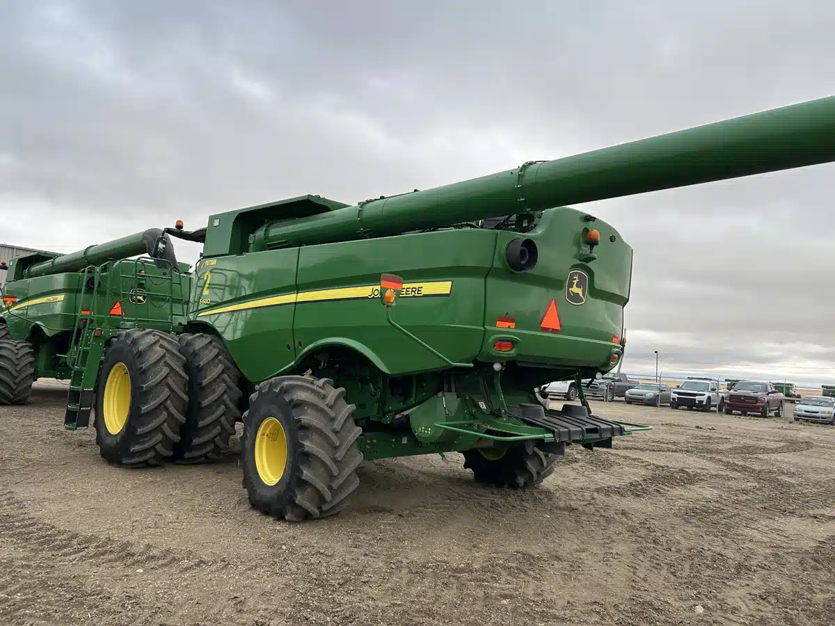 Gallery image 2 for 2015 John Deere S680 Combine
