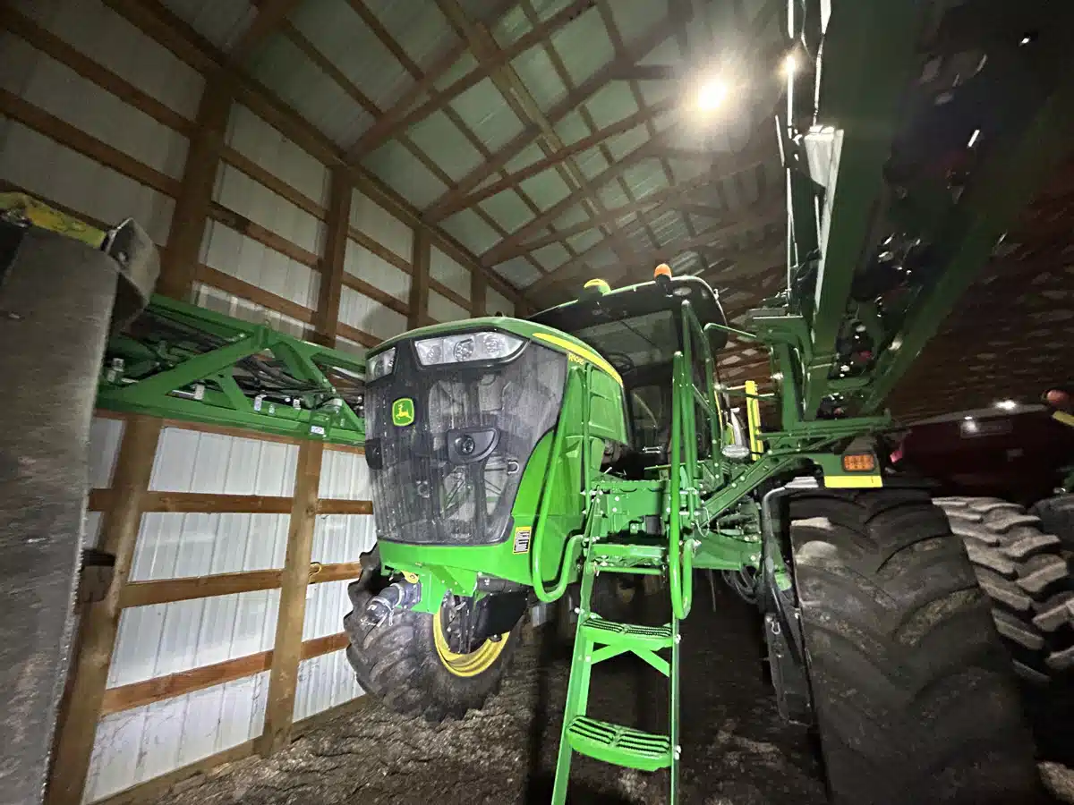 Gallery image 2 for 2017 John Deere R4045 Sprayer - Self Propelled