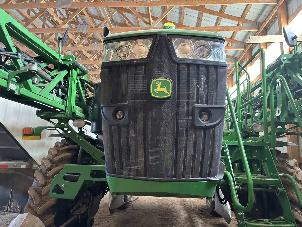 Gallery image 2 for 2019 John Deere R4045 Sprayer - Self Propelled