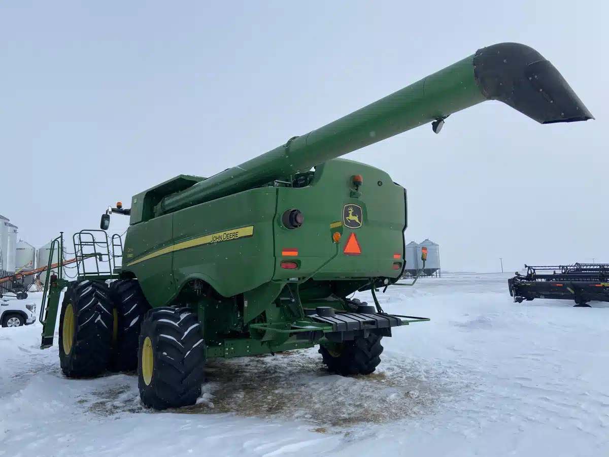 Gallery image 2 for 2012 John Deere S680 Combine