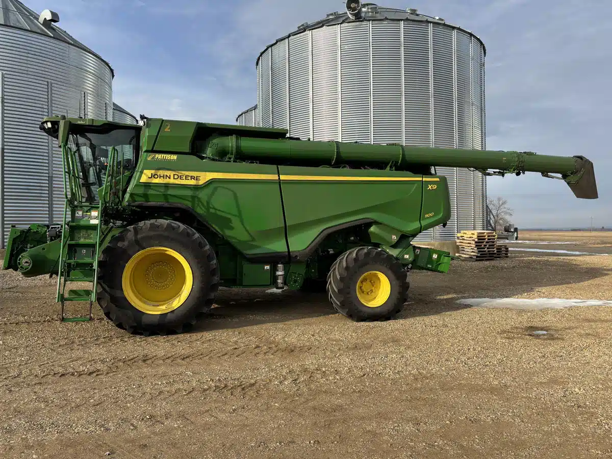 Gallery image 2 for 2024 John Deere X9 1100 Combine