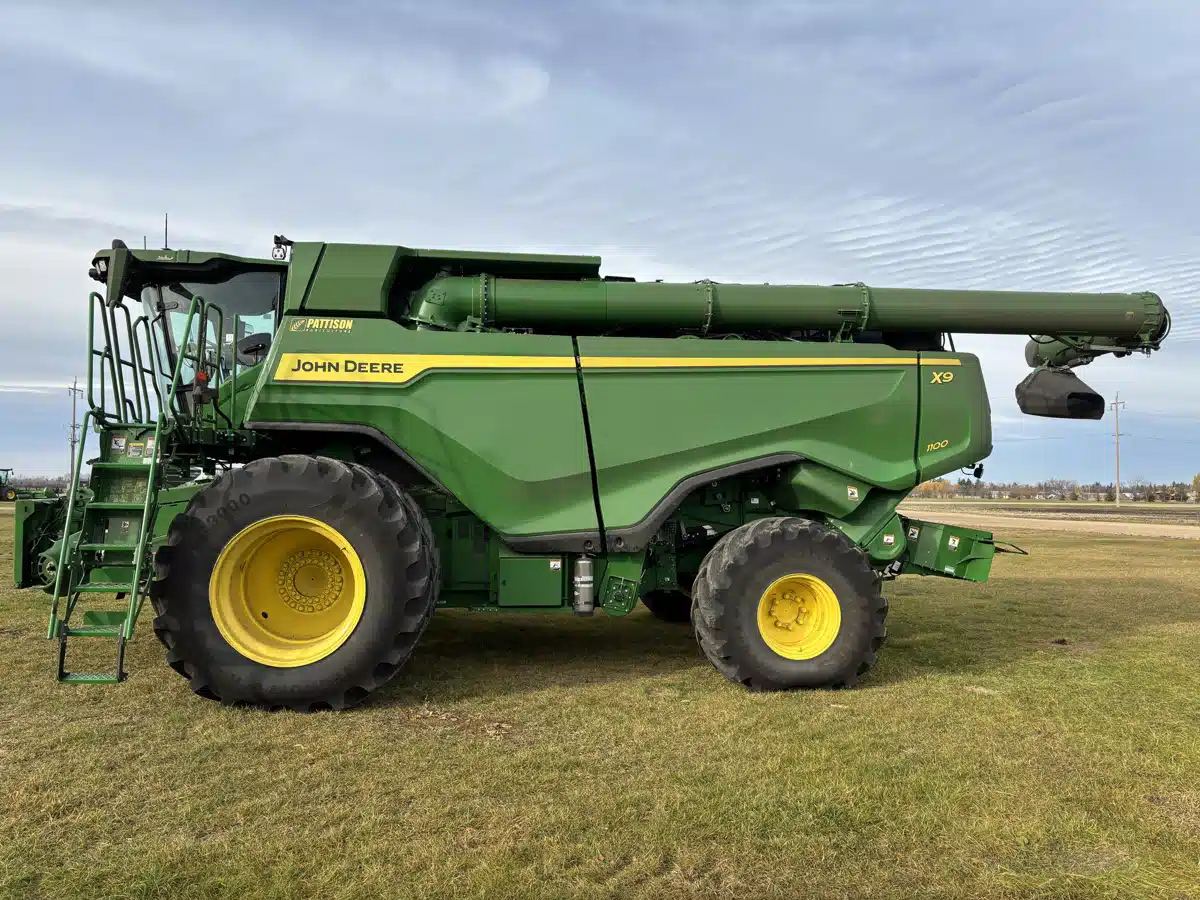 Gallery image 2 for 2024 John Deere X9 1100 Combine