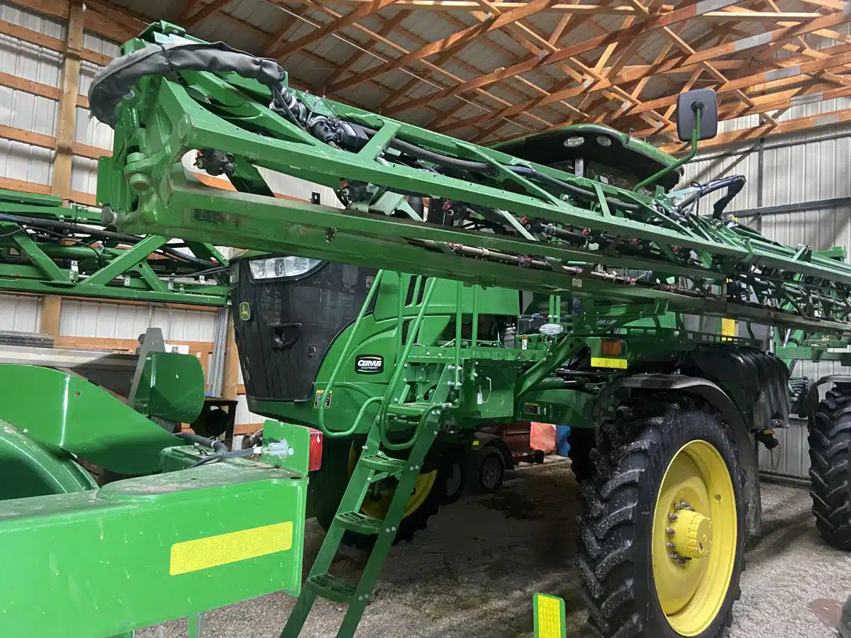 Gallery image 1 for 2018 John Deere R4038 Sprayer - Self Propelled