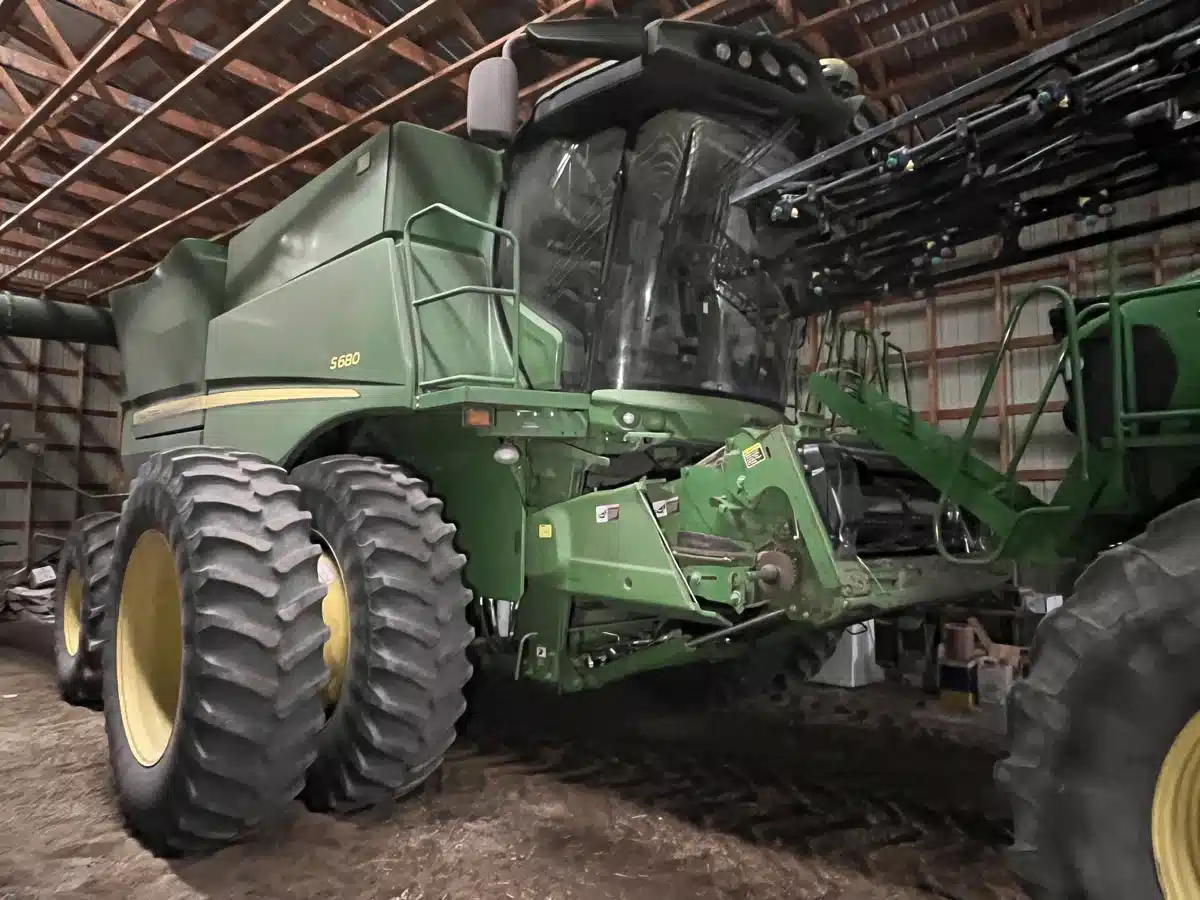 Gallery image 2 for 2014 John Deere S680 Combine