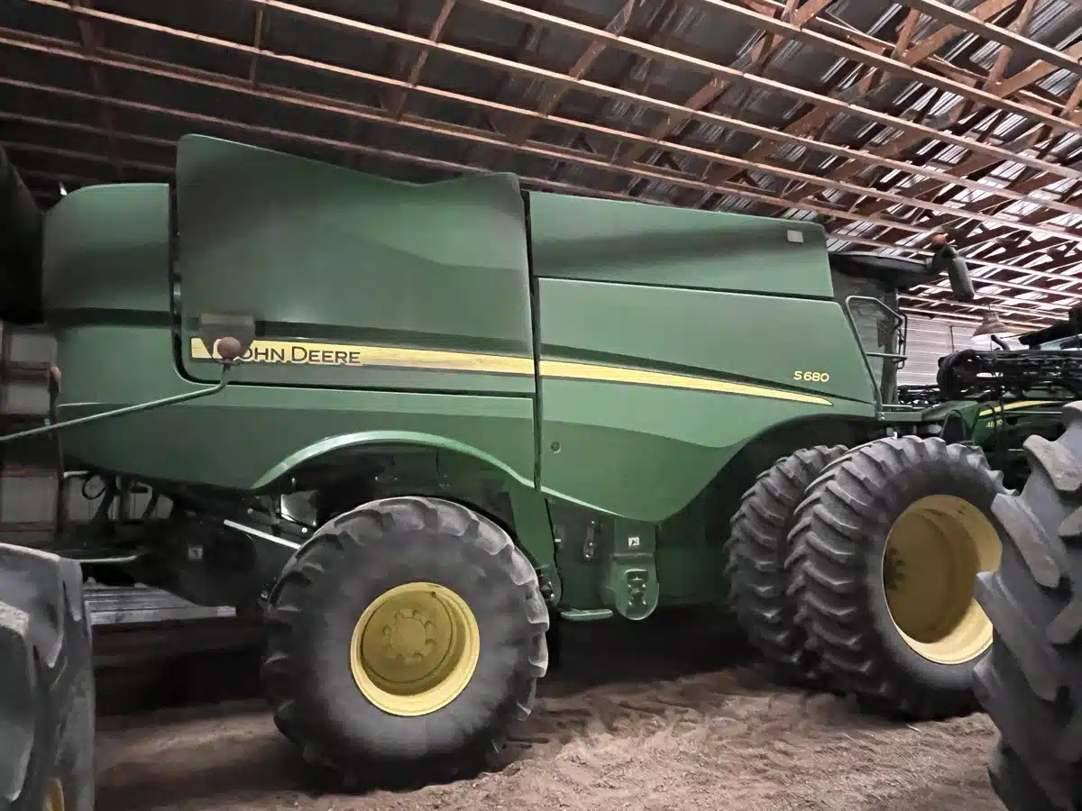 Gallery image 1 for 2014 John Deere S680 Combine