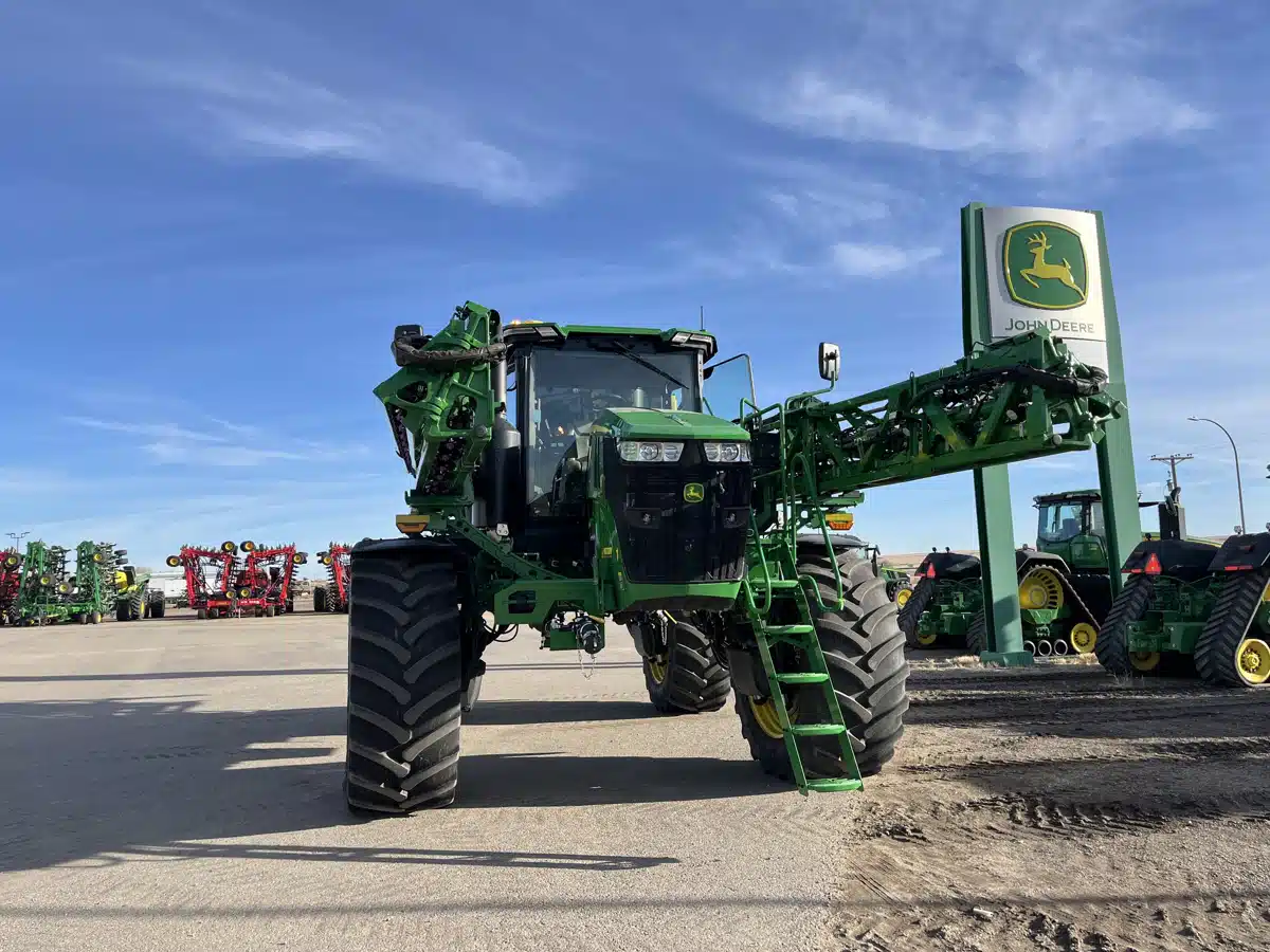 Photo de la Galerie 1 pour 2025 John Deere 616R Arroseur - Automoteur
