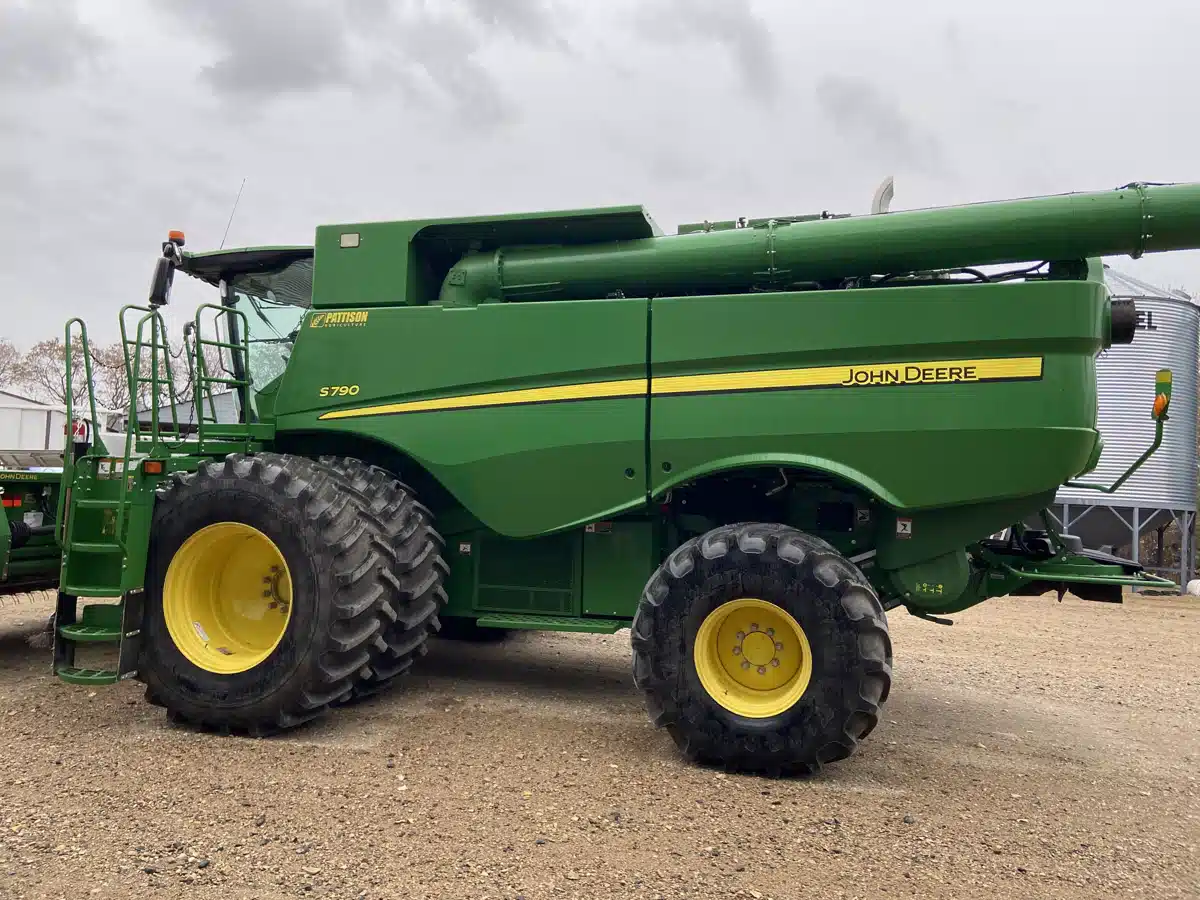 Gallery image 2 for 2018 John Deere S790 Combine