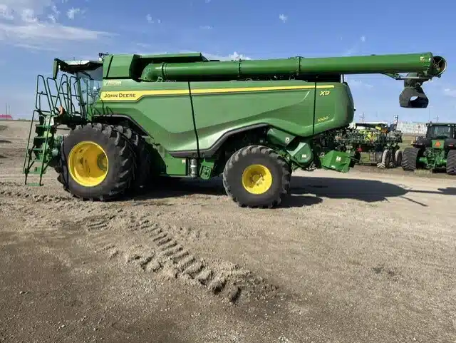 Gallery image 2 for 2023 John Deere X9 1000 Combine