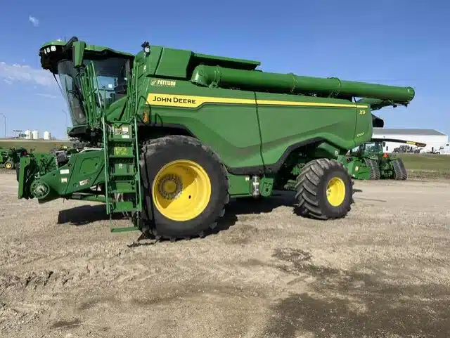 Gallery image 1 for 2023 John Deere X9 1000 Combine