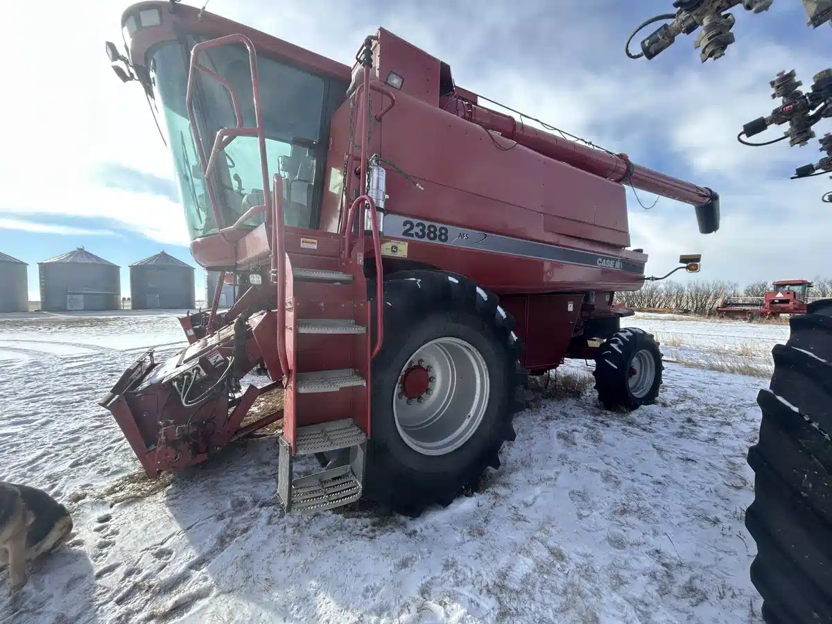 Gallery image 2 for 2002 Case IH 2388 Combine