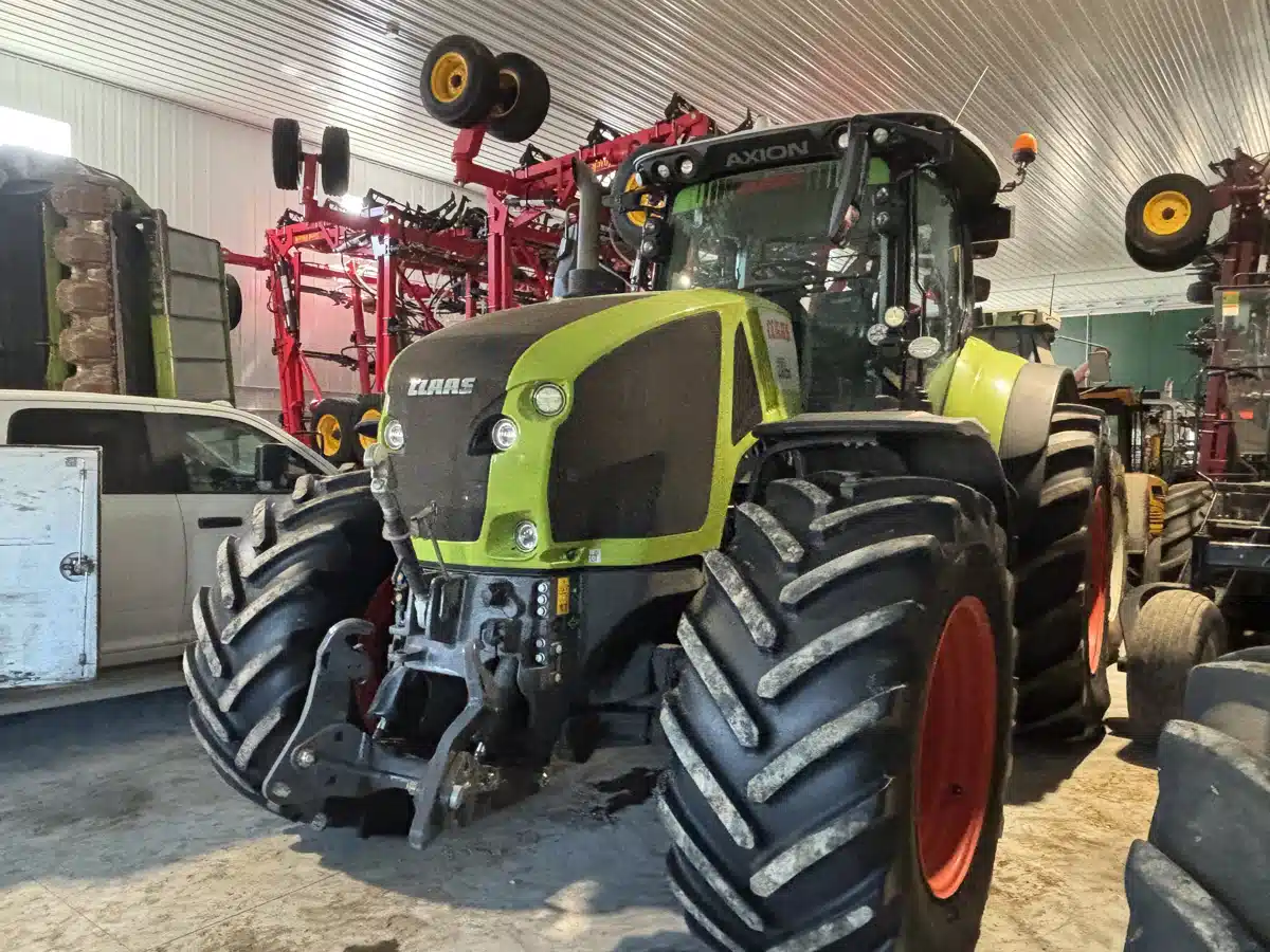 2019 CLAAS Axion 960 Tractor